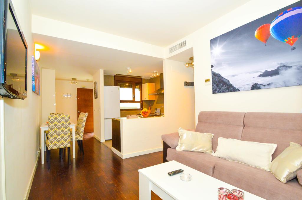The Zentral Museo Apartment เซบีญา ภายนอก รูปภาพ